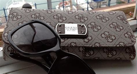 etiquetas bolsa guess original como identificar|Cómo reconocer un bolso original de Guess .